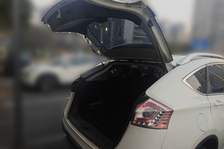 Used Luxgen U6 SUV 2014 1.8T Charm Version Trunk