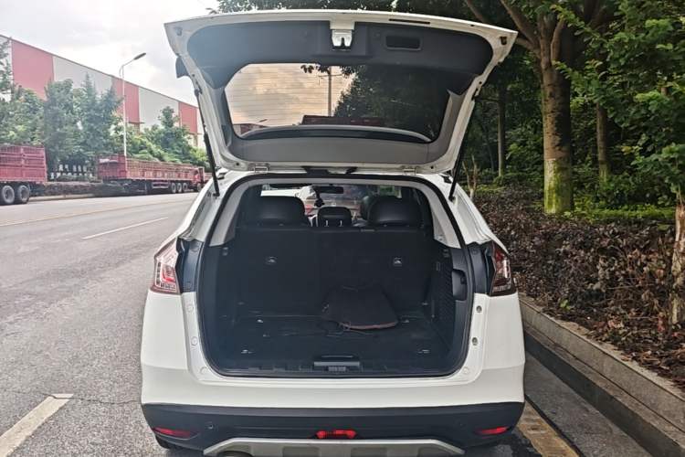 Used Luxgen U6 SUV 2014 2.0T Fashion Edition Trunk