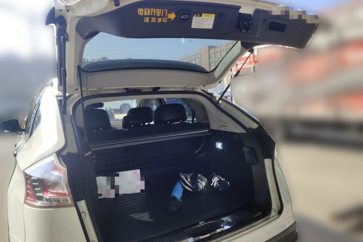 Used Luxgen U6 SUV 2014 2.0T ZhiZun Model Trunk