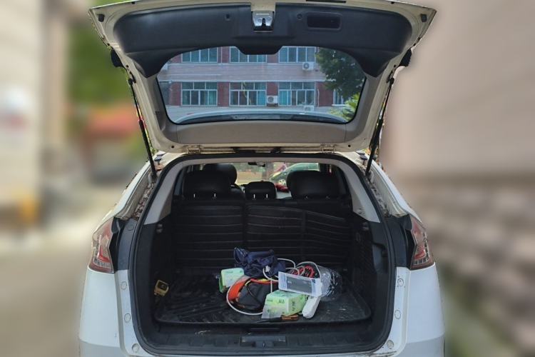 Used Luxgen U6 SUV 2014 1.8T ZhiZun Model Trunk
