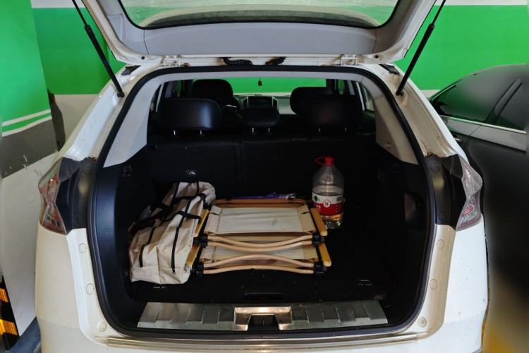 Used Luxgen U6 SUV 2014 1.8T ZhiZun Model Trunk