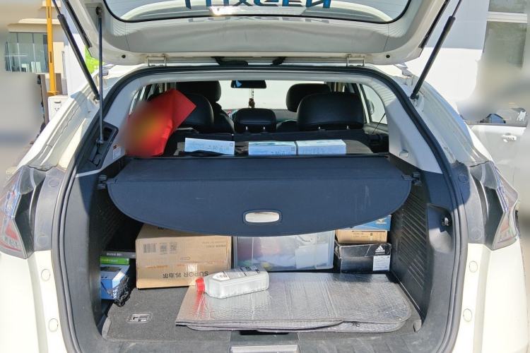 Used Luxgen U6 SUV 2014 2.0T ZhiZun Model Trunk