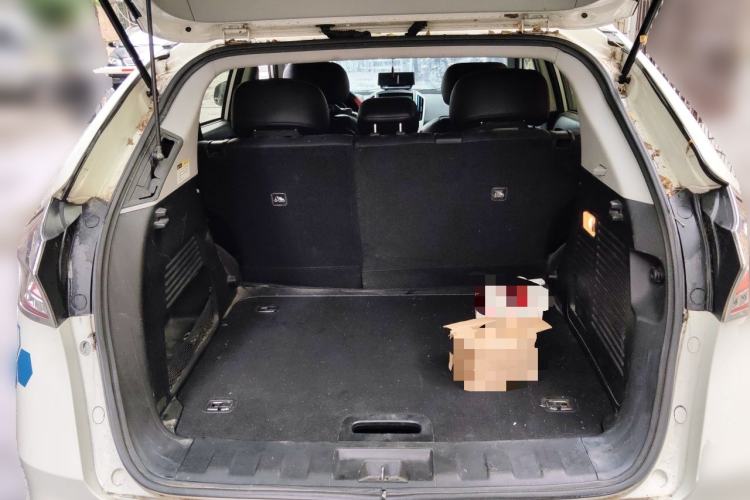 Used Luxgen U6 SUV 2014 2.0T ZhiZun Model Trunk