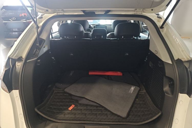 Used Luxgen U6 SUV 2014 2.0T ZhiZun Model Trunk