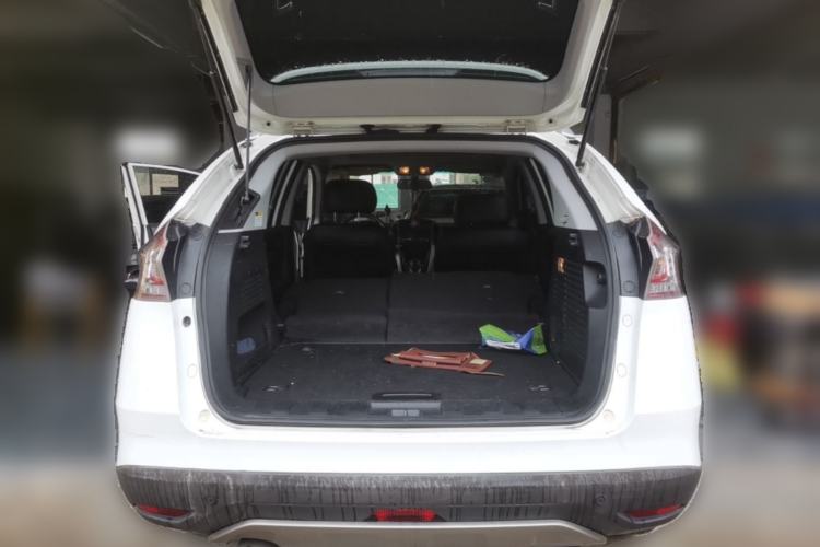 Used Luxgen U6 SUV 2014 2.0T ZhiZun Model Trunk