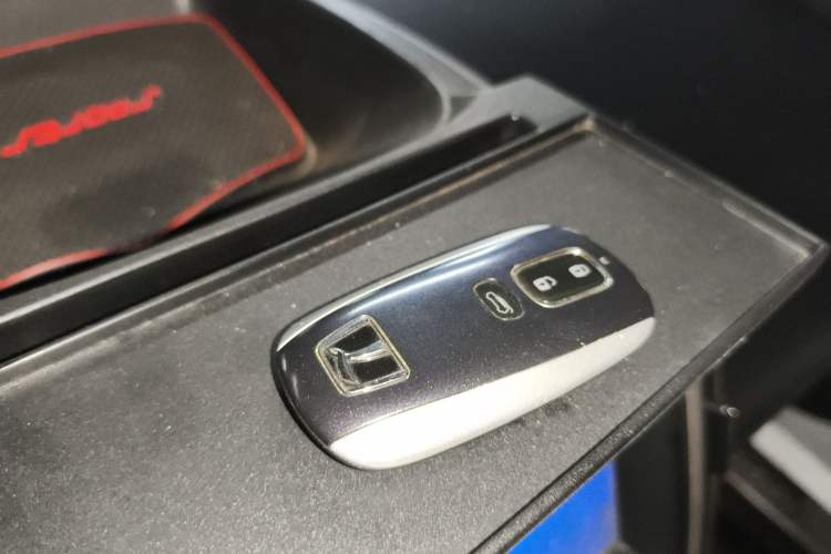 Used Luxgen U6 SUV 2014 2.0T ZhiZun Model Vehicle Key