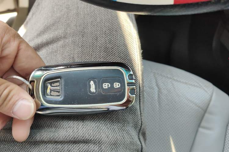 Used Luxgen U6 SUV 2014 2.0T ZhiZun Model Vehicle Key