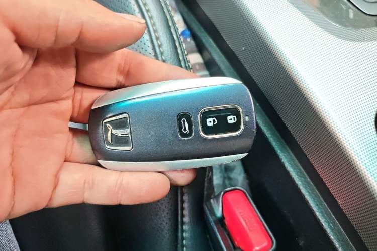 Used Luxgen U6 SUV 2014 2.0T ZhiZun Model Vehicle Key