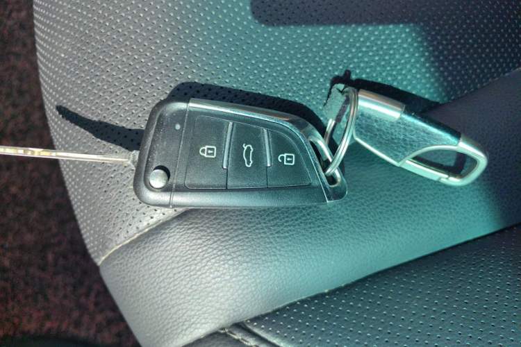 Used Luxgen U6 SUV 2014 1.8T Fashion Edition Vehicle Key