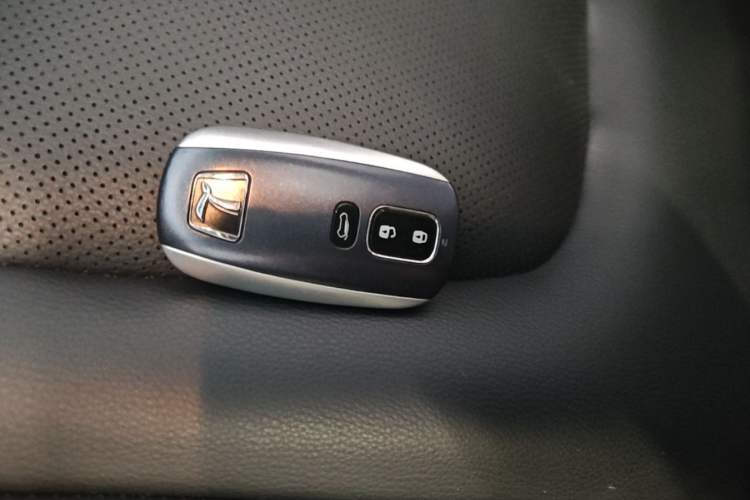 Used Luxgen U6 SUV 2014 2.0T ZhiZun Model Vehicle Key