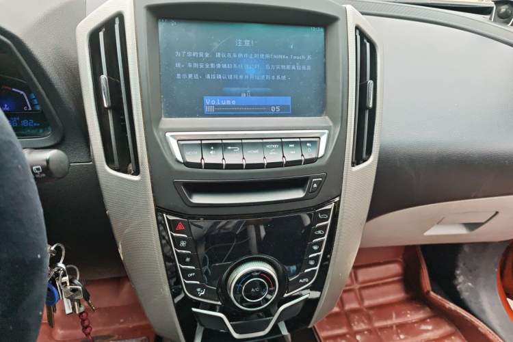 Used Luxgen U6 SUV 2014 1.8T Charm Version Audio And AC Panel