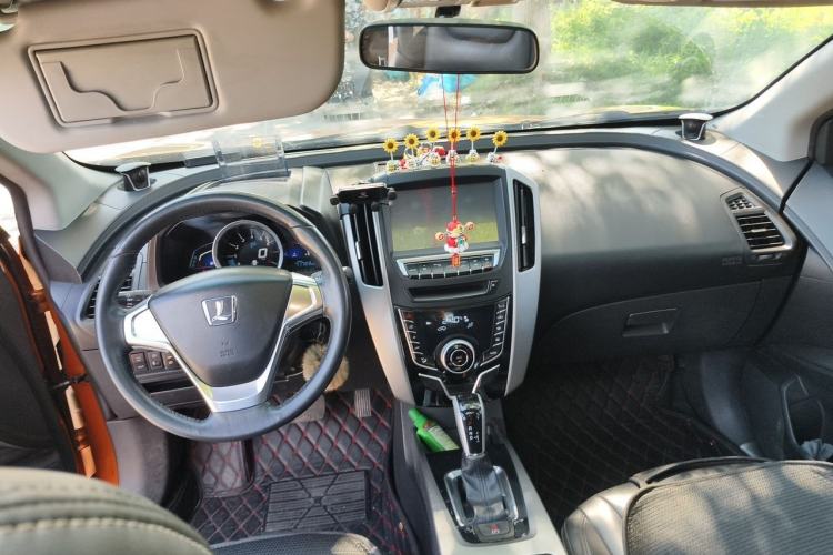 Used Luxgen U6 SUV 2014 1.8T Fashion Edition Center Console