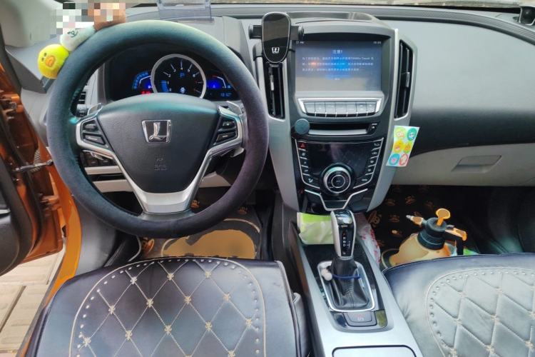 Used Luxgen U6 SUV 2014 2.0T ZhiZun Model Center Console