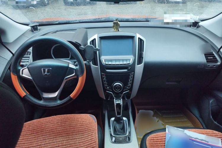 Used Luxgen U6 SUV 2014 1.8T Fashion Edition Center Console