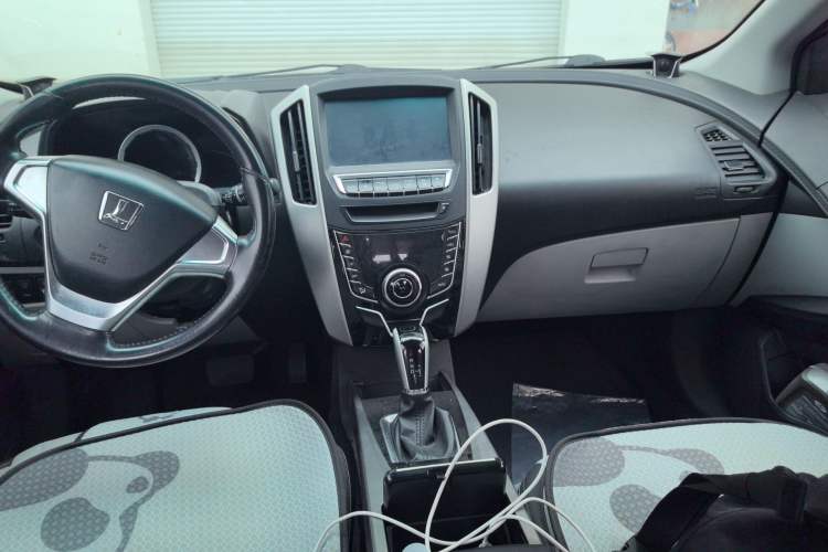 Used Luxgen U6 SUV 2014 1.8T Fashion Edition Center Console