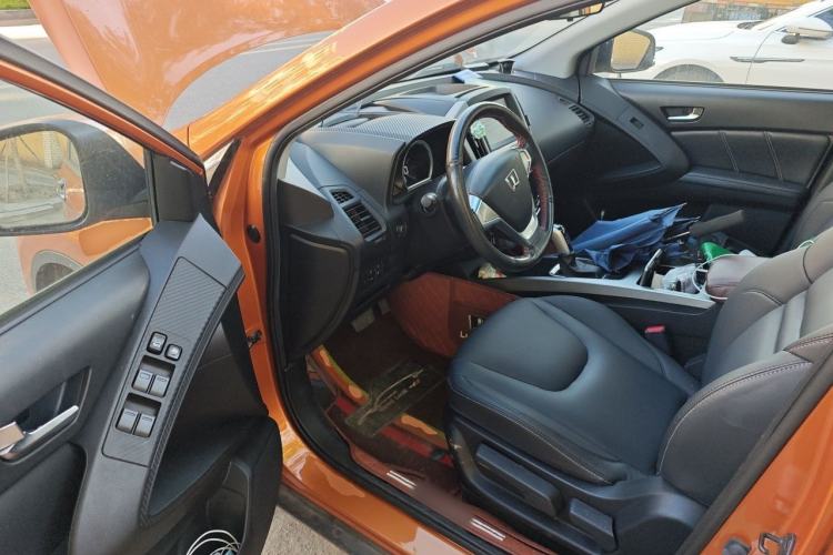 Used Luxgen U6 SUV 2014 1.8T Fashion Edition Driver Seat