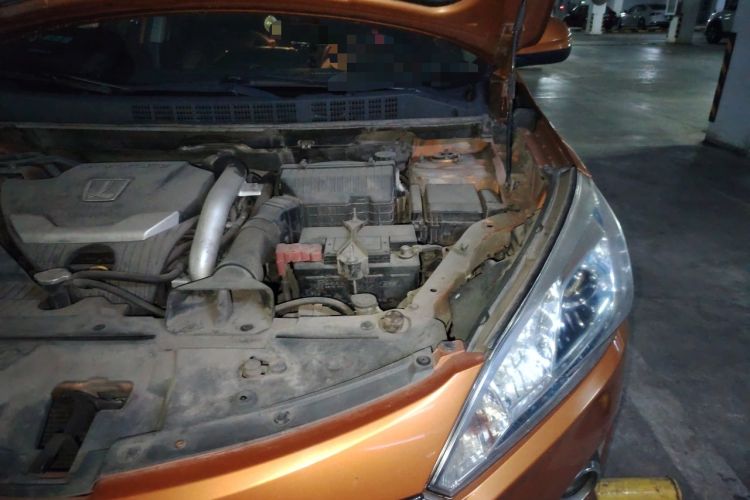 Used Luxgen U6 SUV 2014 1.8T ZhiZun Model Engine Bay Left