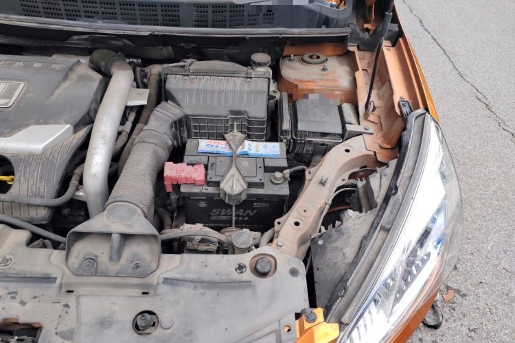Used Luxgen U6 SUV 2014 2.0T ZhiZun Model Engine Bay Left