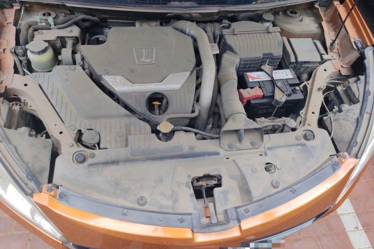 Used Luxgen U6 SUV 2014 2.0T ZhiZun Model Engine Bay