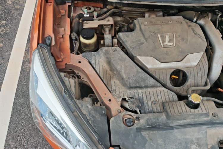 Used Luxgen U6 SUV 2014 1.8T Charm Version Engine Bay Right