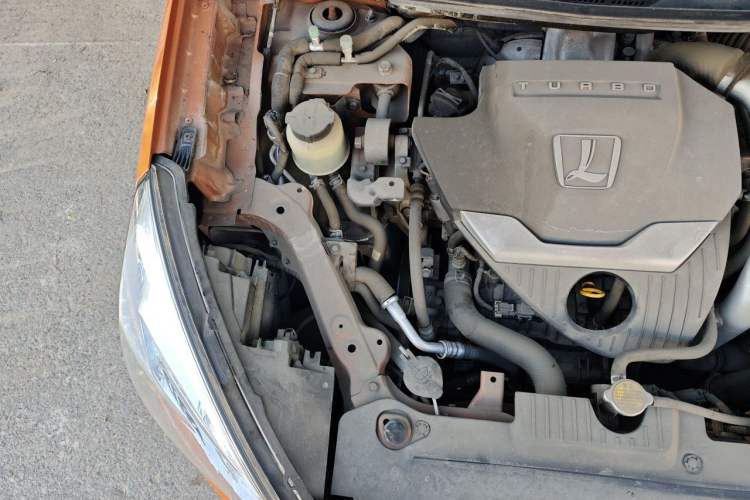 Used Luxgen U6 SUV 2014 1.8T Fashion Edition Engine Bay Right