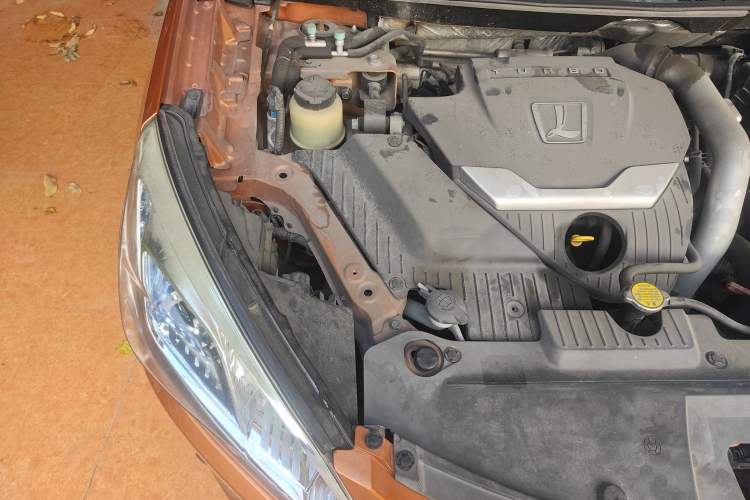 Used Luxgen U6 SUV 2014 1.8T Fashion Edition Engine Bay Right