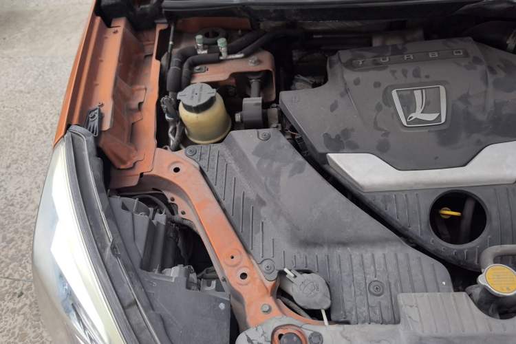 Used Luxgen U6 SUV 2014 1.8T Fashion Edition Engine Bay Right