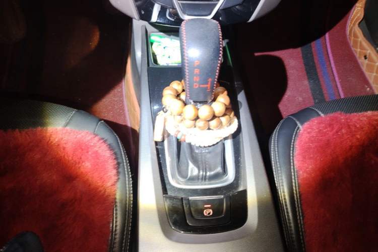 Used Luxgen U6 SUV 2014 1.8T ZhiZun Model Gear Lever