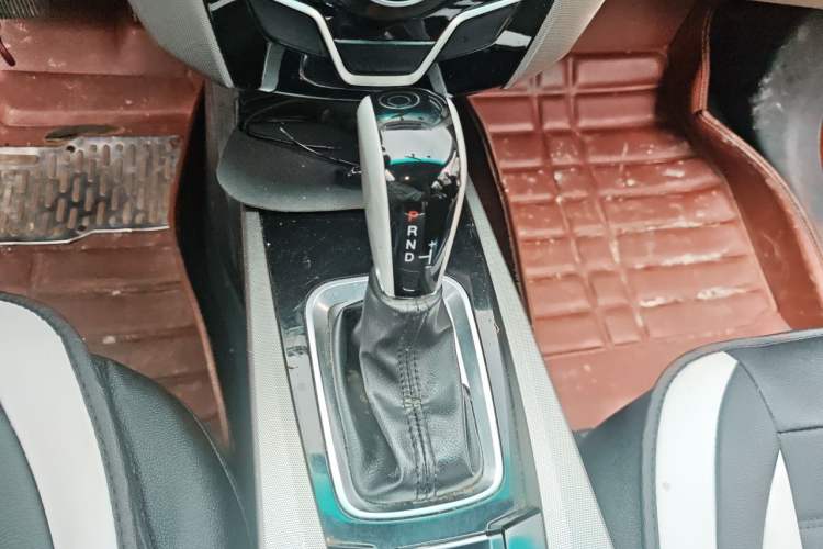 Used Luxgen U6 SUV 2014 1.8T Charm Version Gear Lever