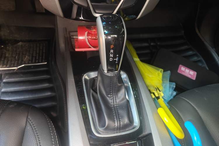 Used Luxgen U6 SUV 2014 1.8T Fashion Edition Gear Lever