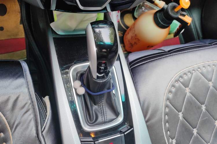 Used Luxgen U6 SUV 2014 2.0T ZhiZun Model Gear Lever