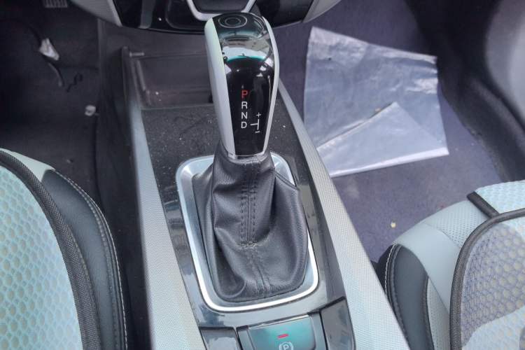Used Luxgen U6 SUV 2014 1.8T Fashion Edition Gear Lever