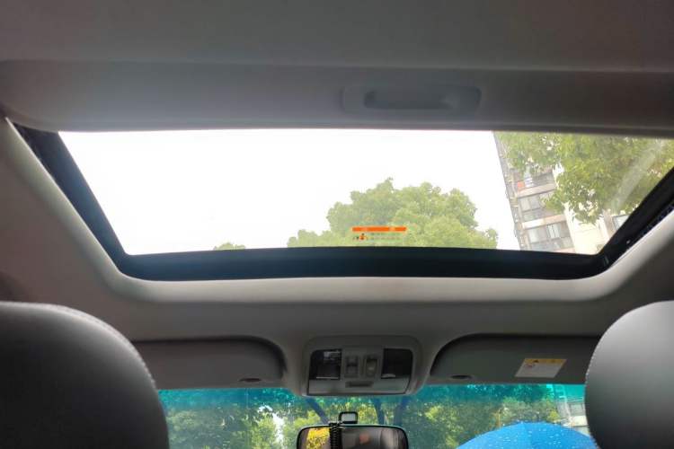 Used Luxgen U6 SUV 2014 2.0T ZhiZun Model Headliner