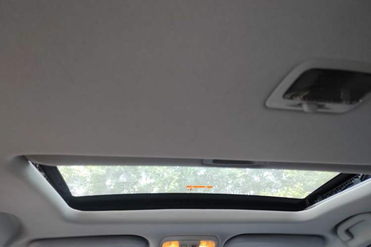 Used Luxgen U6 SUV 2014 2.0T ZhiZun Model Headliner