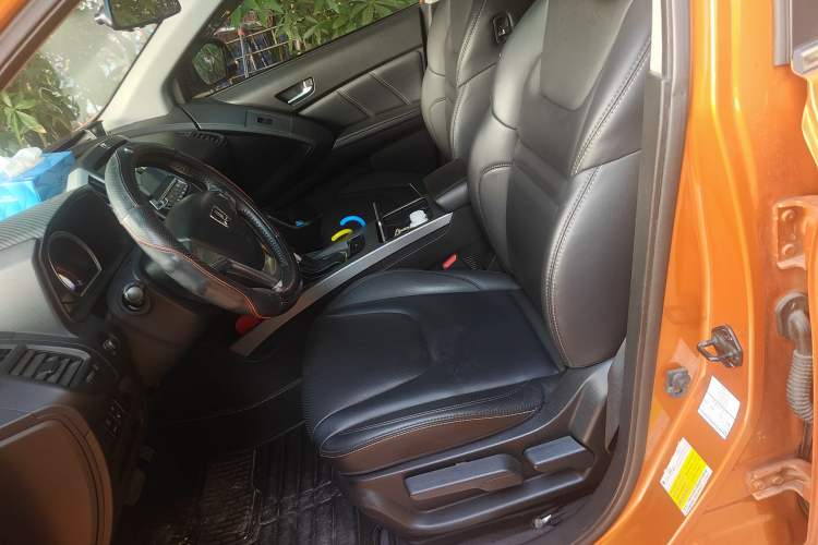 Used Luxgen U6 SUV 2014 1.8T Fashion Edition Left Front Seat