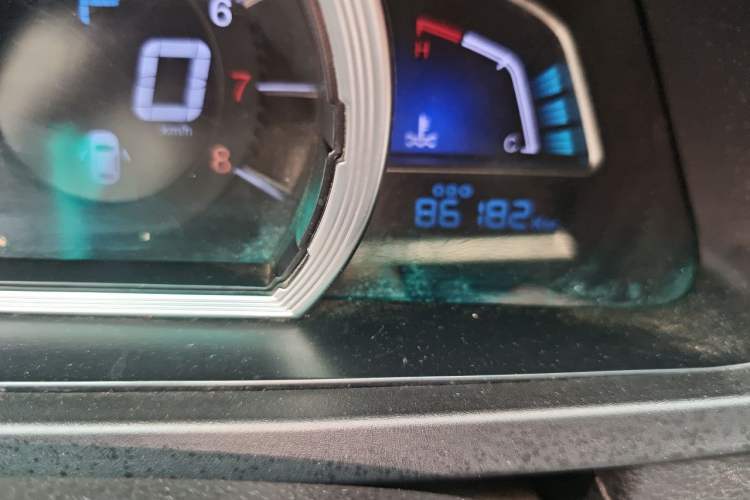 Used Luxgen U6 SUV 2014 1.8T Charm Version Odometer Close Up