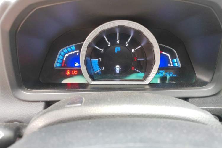 Used Luxgen U6 SUV 2014 2.0T ZhiZun Model Odometer Close Up
