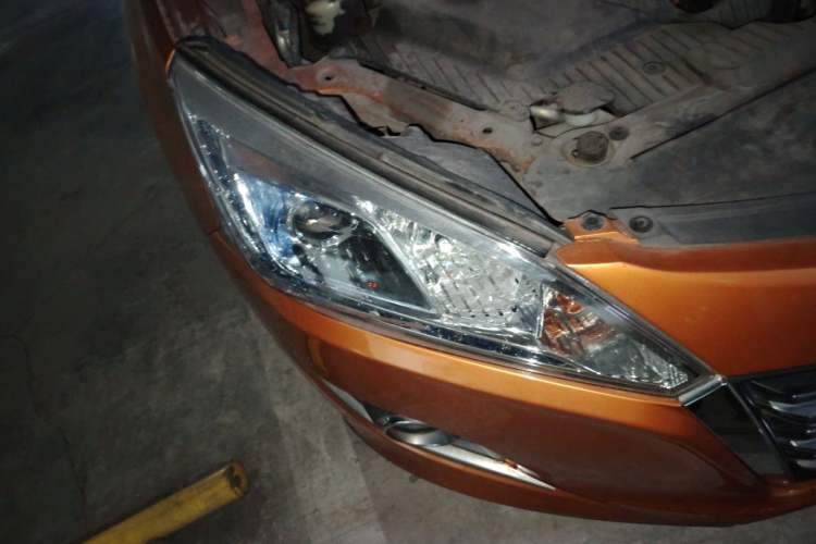Used Luxgen U6 SUV 2014 1.8T ZhiZun Model Right Front Headlight