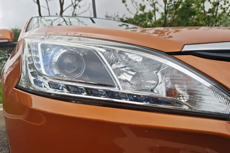 Used Luxgen U6 SUV 2014 1.8T Charm Version Right Front Headlight