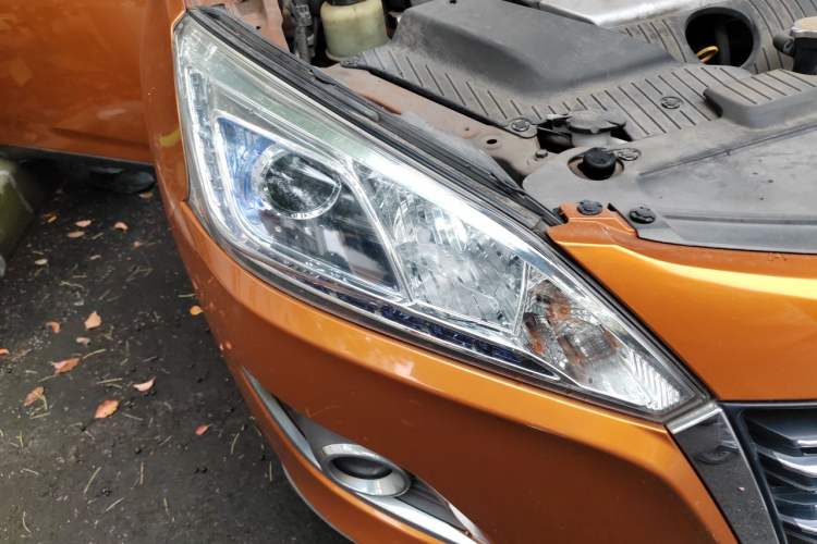 Used Luxgen U6 SUV 2014 2.0T ZhiZun Model Right Front Headlight