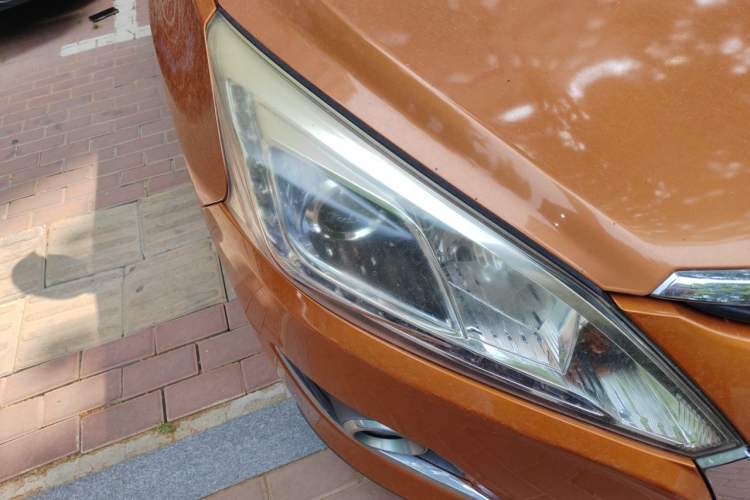 Used Luxgen U6 SUV 2014 2.0T ZhiZun Model Right Front Headlight