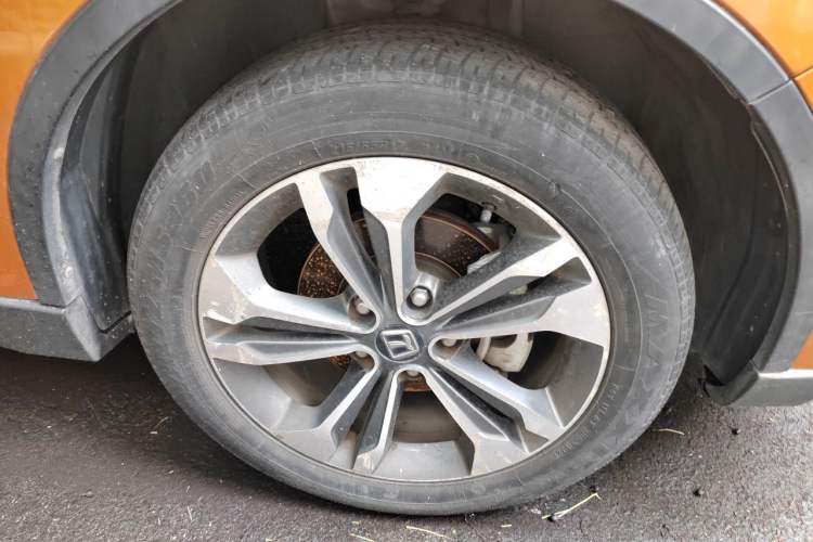 Used Luxgen U6 SUV 2014 2.0T ZhiZun Model Right Front Wheel Hub