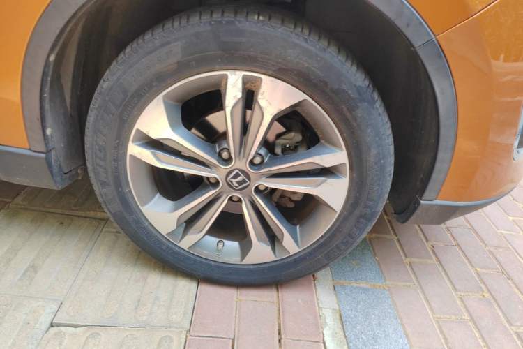 Used Luxgen U6 SUV 2014 2.0T ZhiZun Model Right Front Wheel Hub