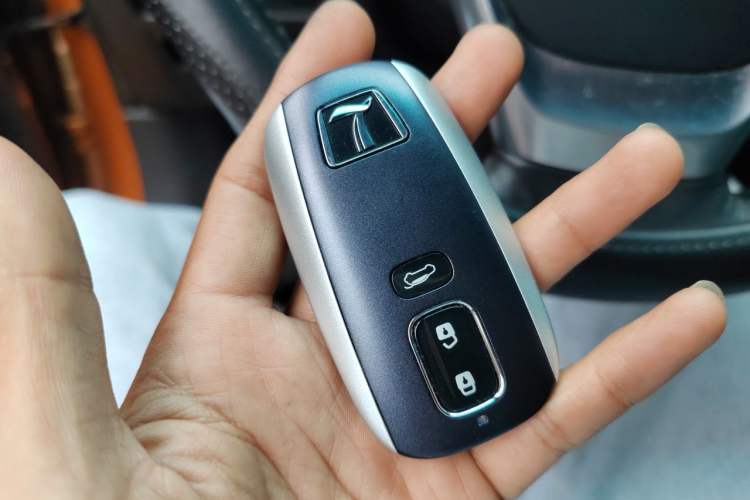 Used Luxgen U6 SUV 2014 2.0T ZhiZun Model Vehicle Key