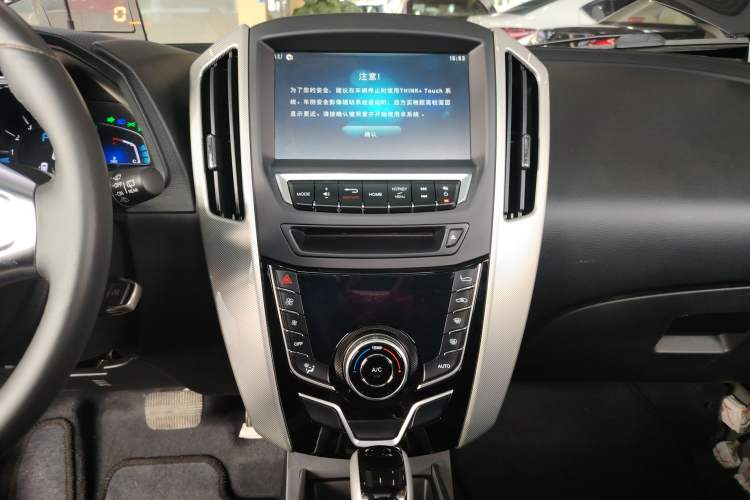 Used Luxgen U6 SUV 2015 1.8T Fashion Edition Audio And AC Panel