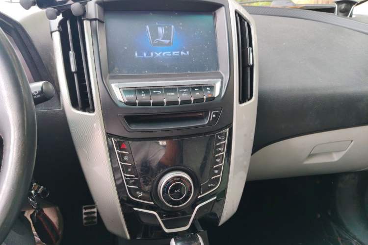 Used Luxgen U6 SUV 2015 1.8T Fashion Edition Audio And AC Panel