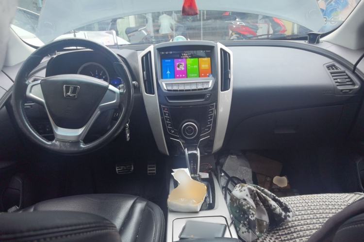 Used Luxgen U6 SUV 2015 1.8T Fashion Edition Center Console