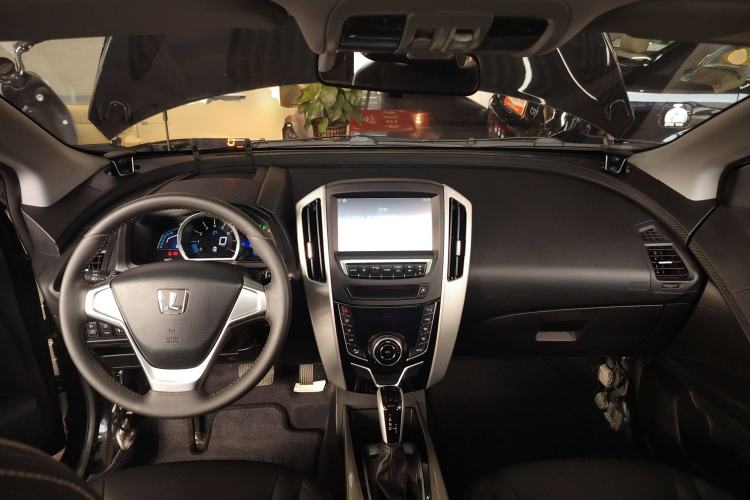 Used Luxgen U6 SUV 2015 1.8T Fashion Edition Center Console