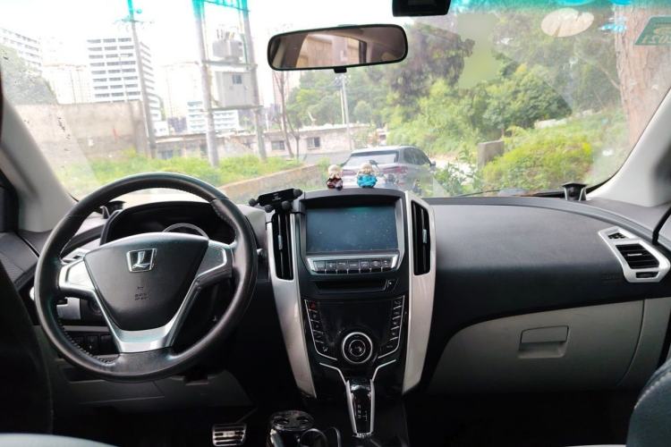 Used Luxgen U6 SUV 2015 1.8T Fashion Edition Center Console