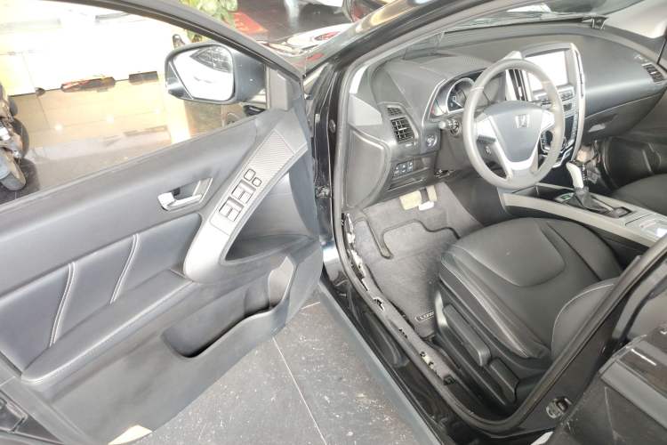 Used Luxgen U6 SUV 2015 1.8T Fashion Edition Driver Seat